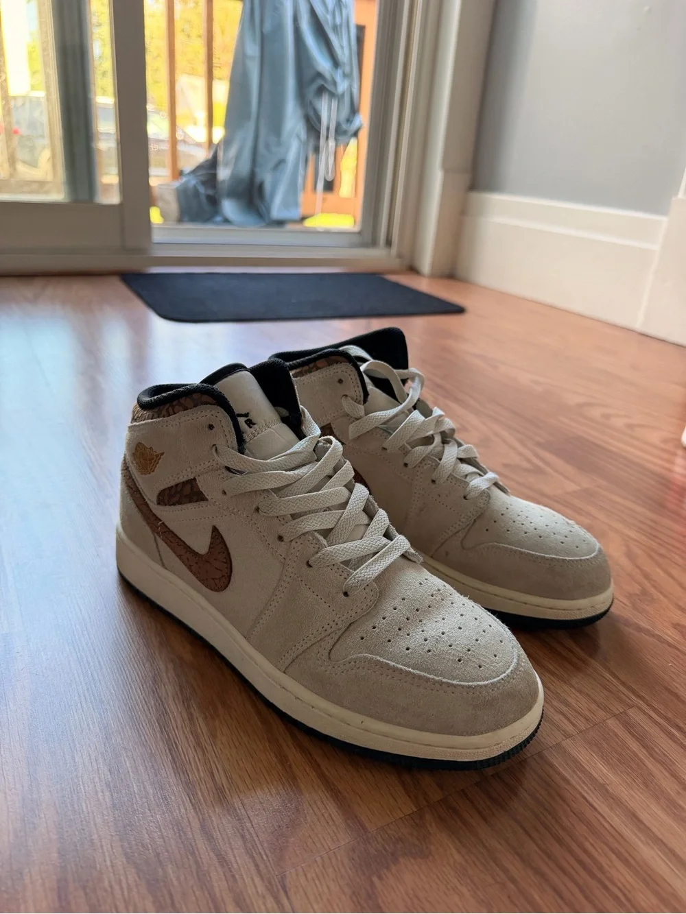 Nike Men’s Mid-Top Sneakers in Beige and Brown